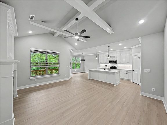 5th image of 64 Islay Dr