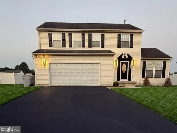 1079 Fawn Dr, Vineland, NJ 08360