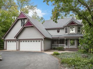 2459 Hillwood Dr E, Maplewood, MN 55119