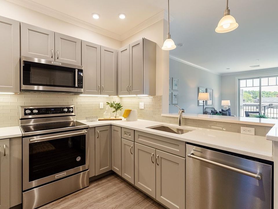 1st image of 69 Foundry St #403