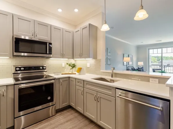 69 Foundry St #403, Wakefield, MA 01880
