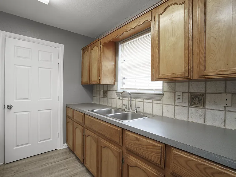 1918 Angus St S #3 — Photo 26