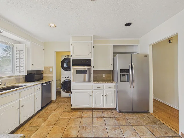 1695 E Cornell Ave — Photo 11