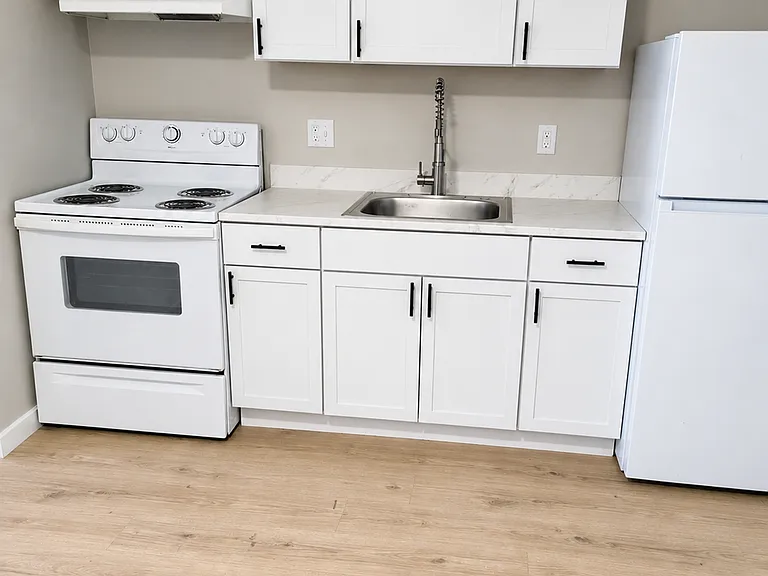 Brentwood Estates — Photo 10