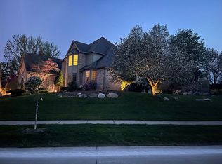 923 Andover Dr, Northville, MI 48167