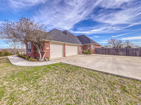 3rd image of 221 Burton Hill Dr