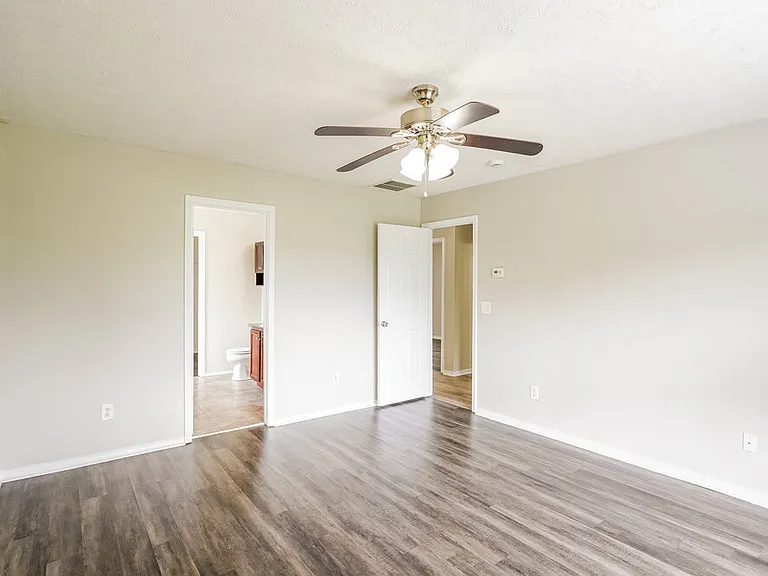 2893 Creekbend Dr — Photo 9