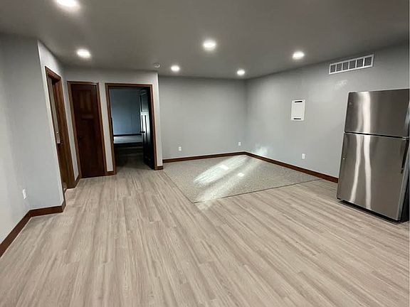 3rd image of 510 5th St #1