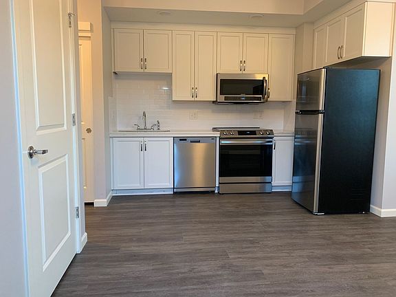 4th image of 7100 N Greenwich Ave #4