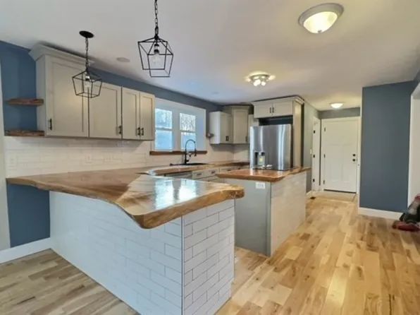 108 Holt Rd, Ashburnham, MA 01430