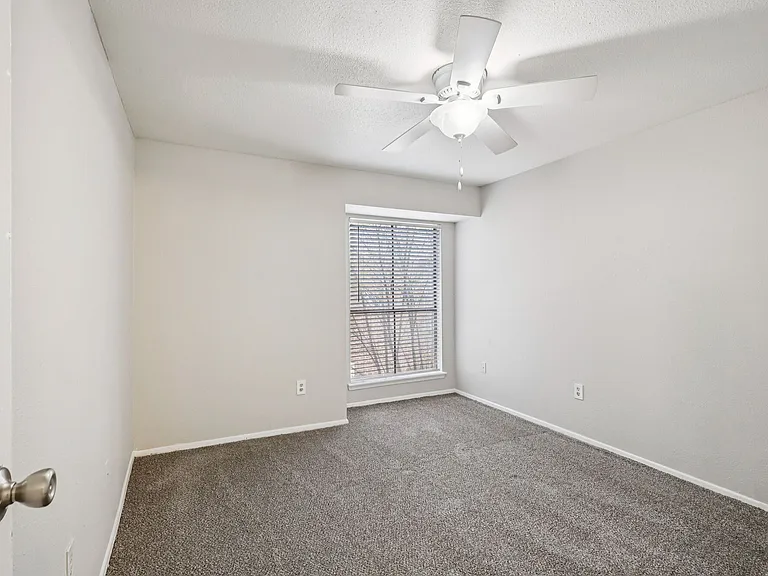 Porterwood Apartments — Photo 43