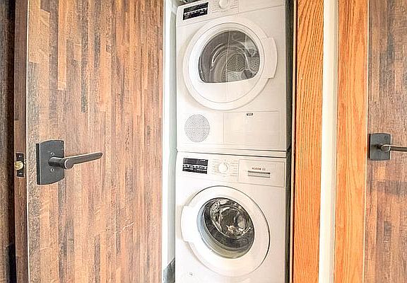 5th image of 853 Willoughby Ave #2E
