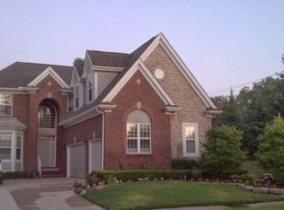 4981 River Bank Ct, Troy, MI 48085