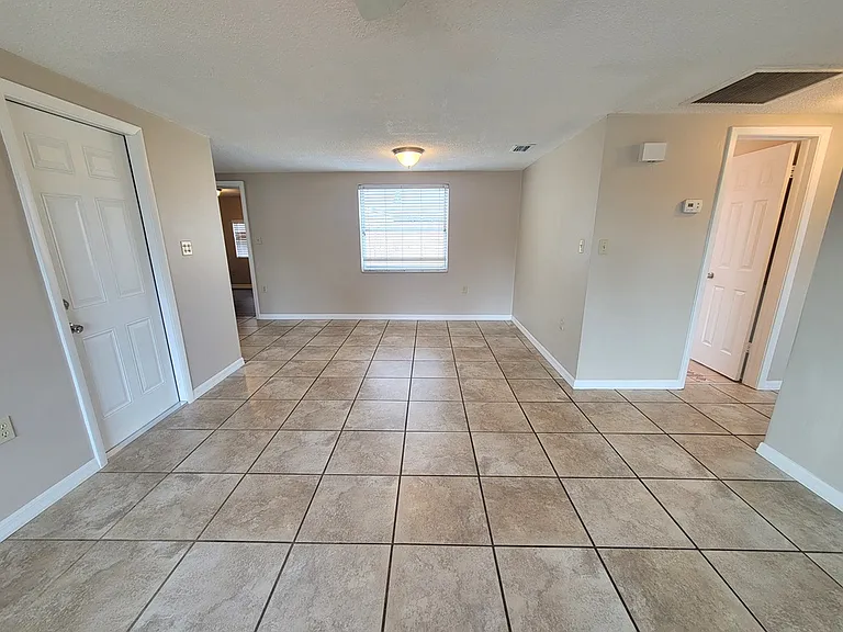 7335 Castanea Dr — Photo 6
