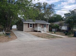 1307 E Fannin St, Luling, TX 78648