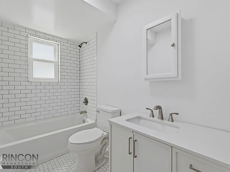 4025-4031 Bamberg Ave — Photo 9