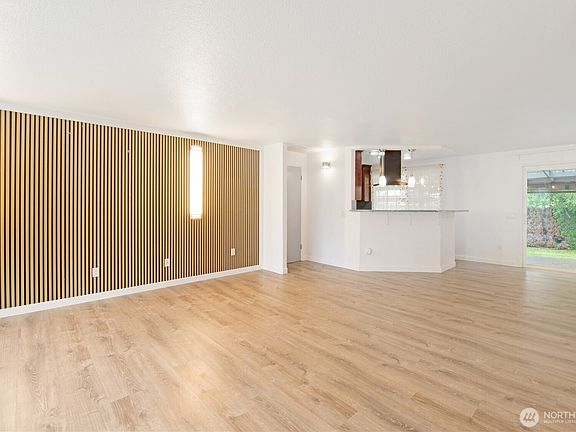 4th image of 2725 124th Avenue Ct E