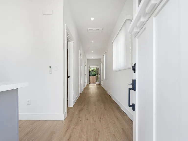 236 NE Sacramento St — Photo 17