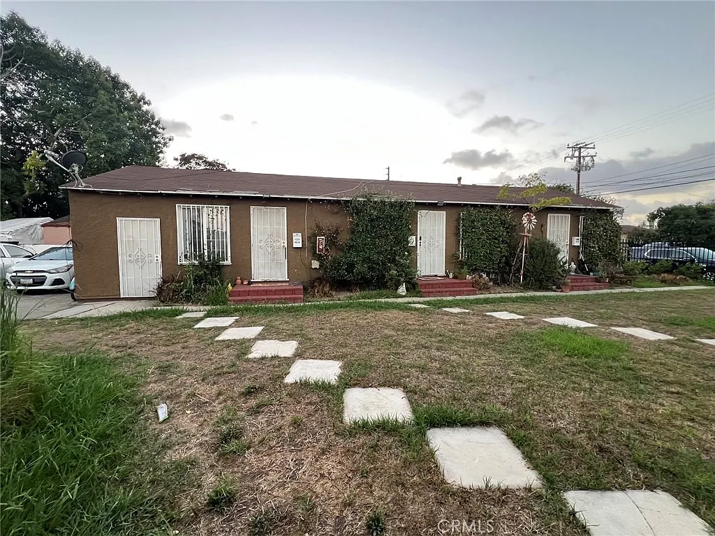 Studio, 250 sqft, $1,595 — Photo 2