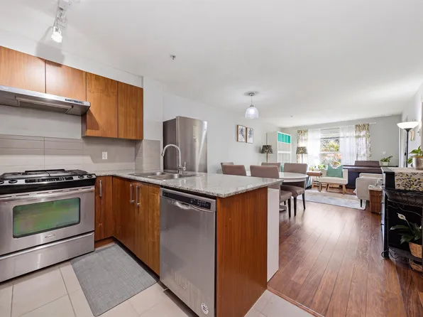 5889 Irmin St #109, Burnaby, BC V5J 0C1