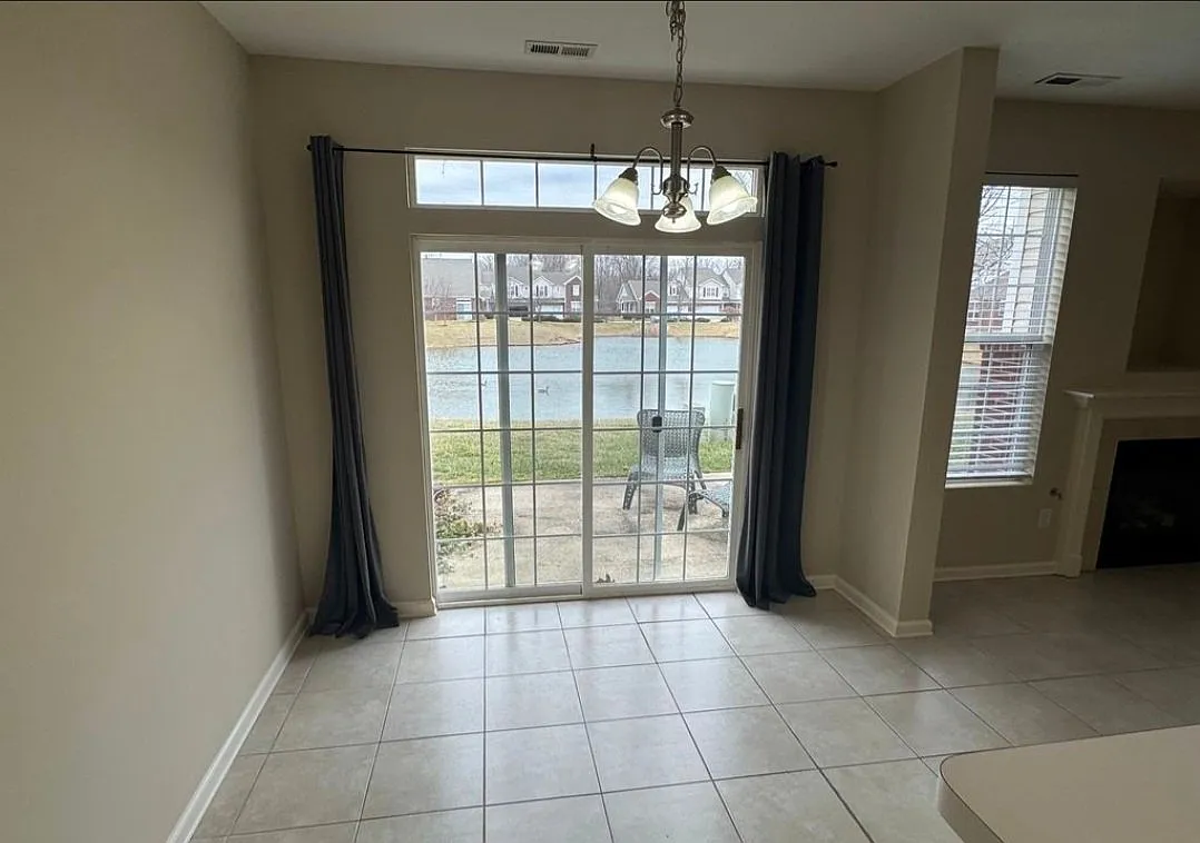 Modern Single Unit in Zionsville | 3 Bed 3 Bath | $2200/mo — Photo 3