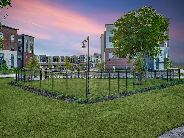 Aura Southgate Apartments — Photo 18