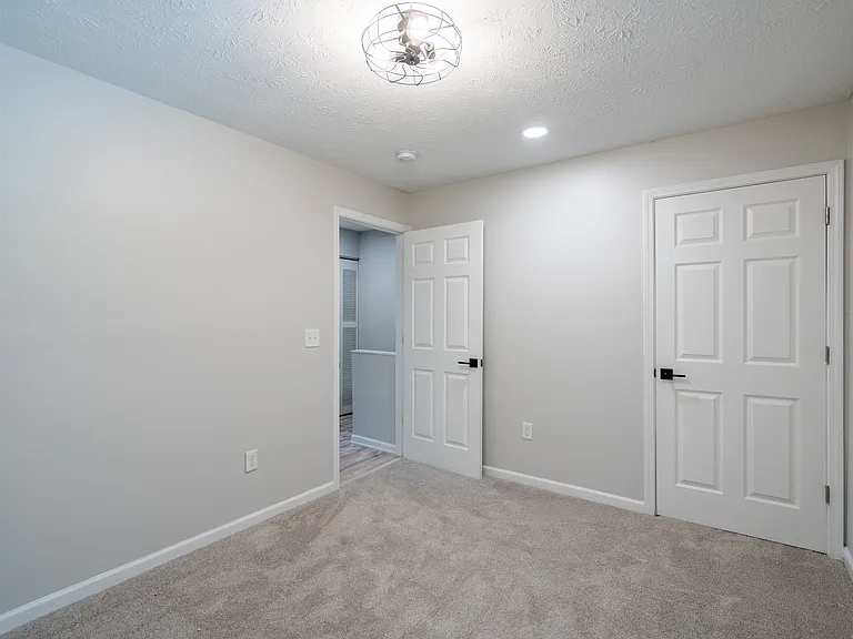 1315 S Senate Ave — Photo 12