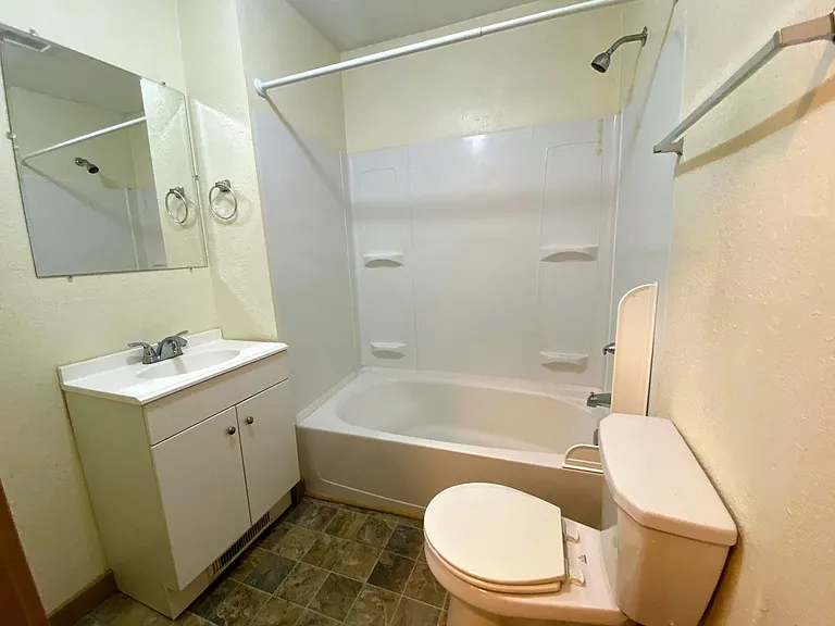 545 Shamrock SW — Photo 7
