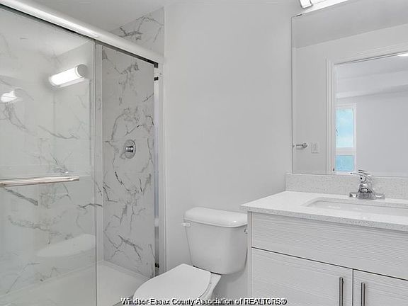 2nd image of 1675 Banwell Rd #309