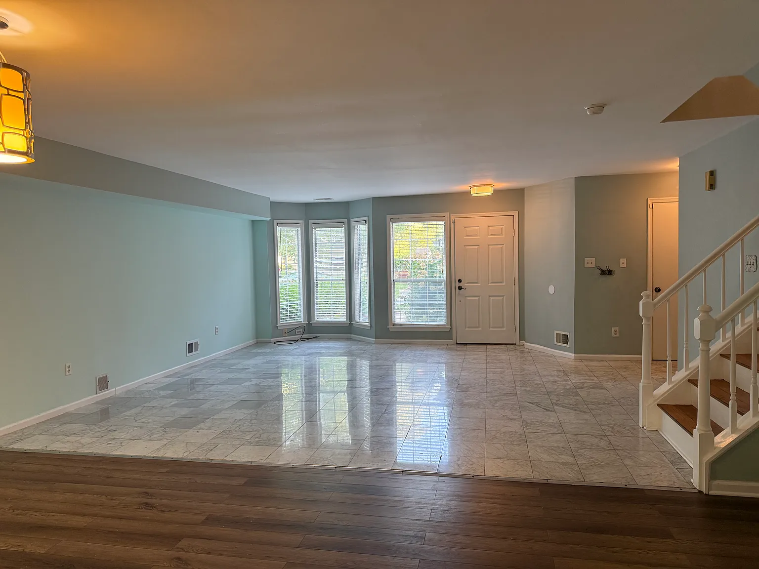 3 bed, 2.5 bath, 1976 sqft, $3,850 — Photo 2