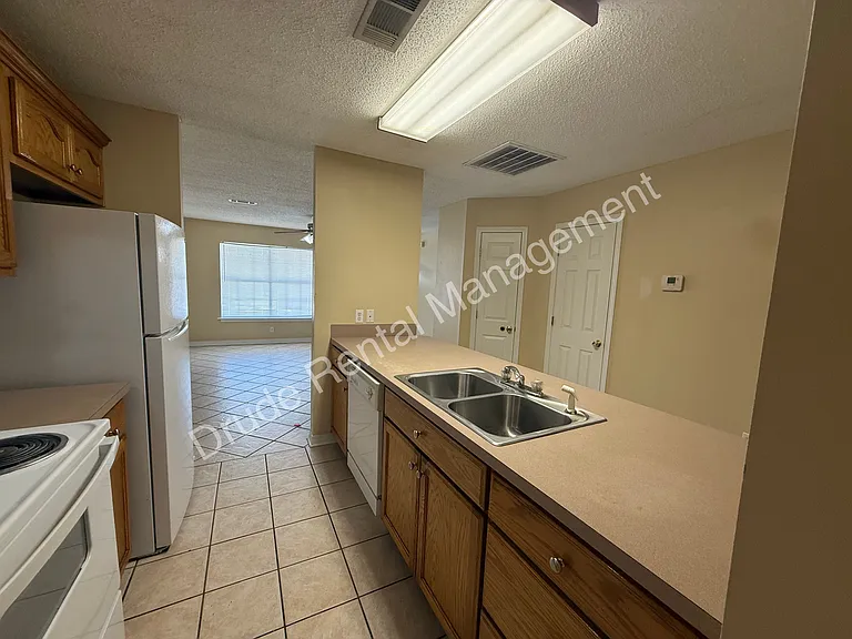 508 Cedar Ln — Photo 13