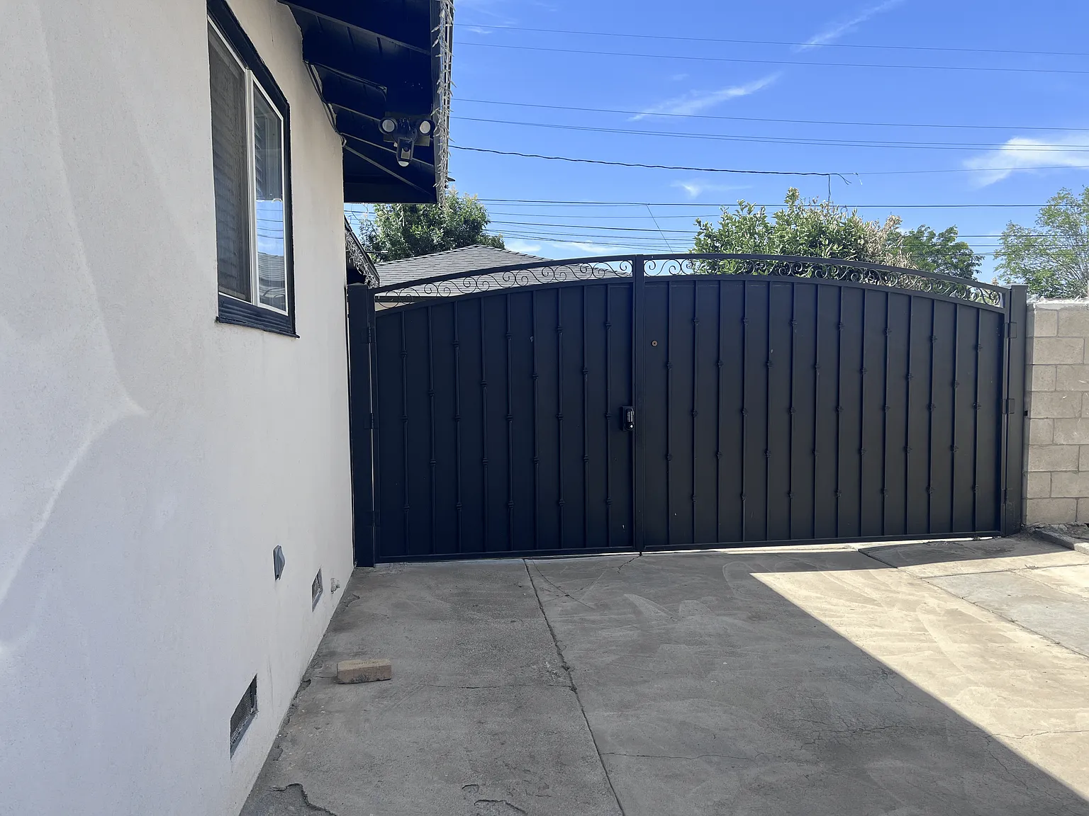 3 bed, 1049 sqft, $2,000 — Photo 3