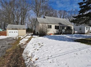 1238 Parkview Dr, North Tonawanda, NY 14120
