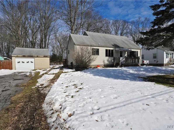 1238 Parkview Dr, North Tonawanda, NY 14120