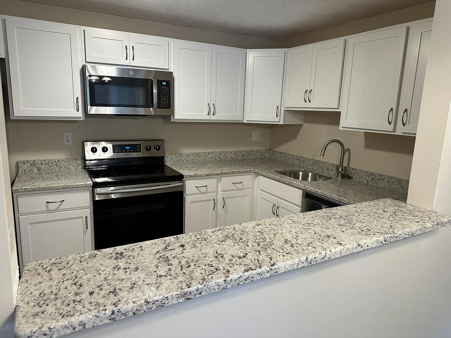 2 bed, 1130 sqft, $2,400 — Photo 2