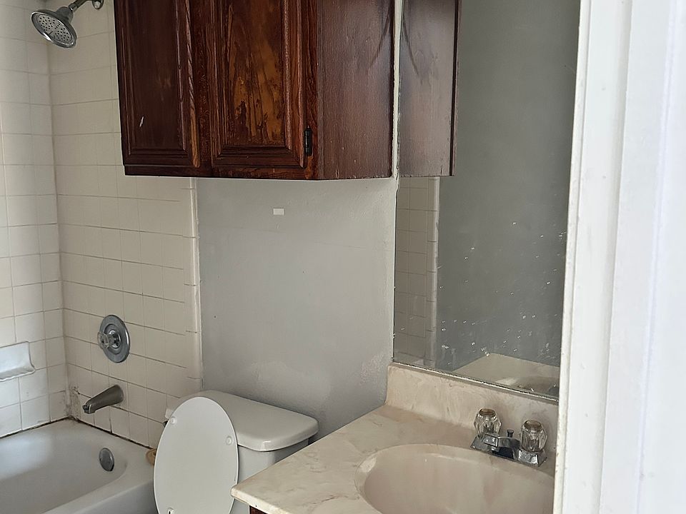 1st image of 1704 Windward Dr #A