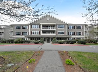34 Meeting House Ln APT 102, Stow, MA 01775