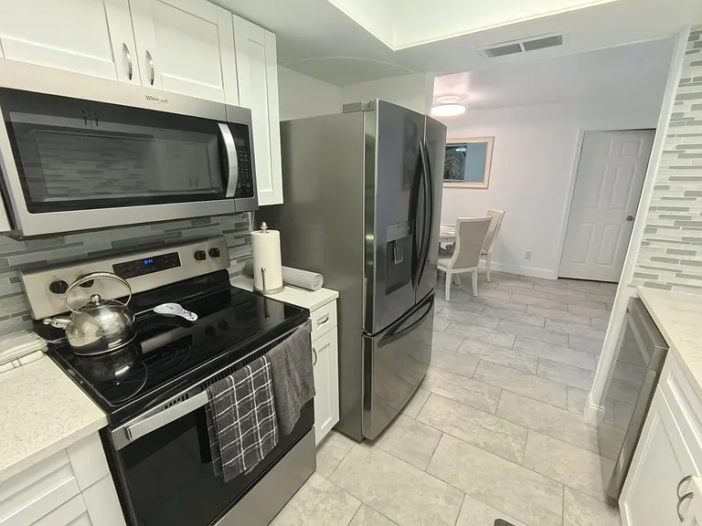 645 N Keene Rd #B — Photo 5