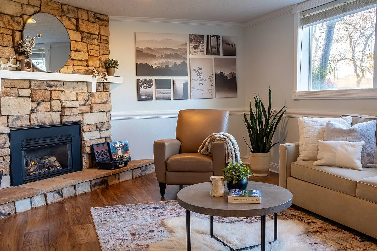 2 bed, 1000 sqft, $1,800 — Photo 1