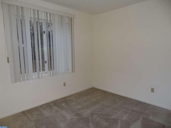4th image of 2405 Creekside Dr