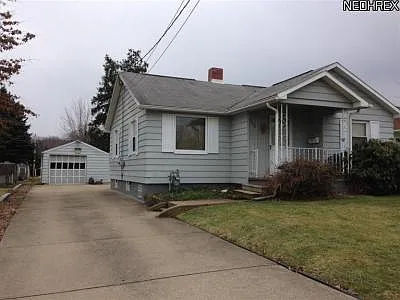 208 51st St SE photo 1
