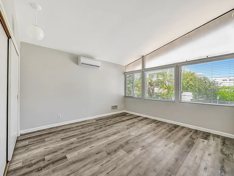 1751 Colby Ave #4 — Photo 27