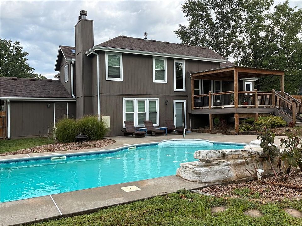 2nd image of 2404 SW Still Meadows Ln