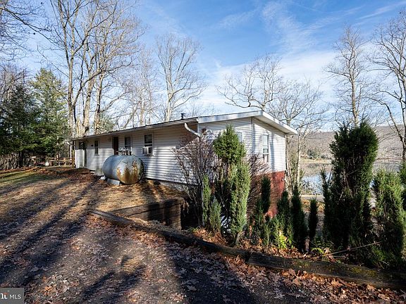 3rd image of 16 Lemley Dr