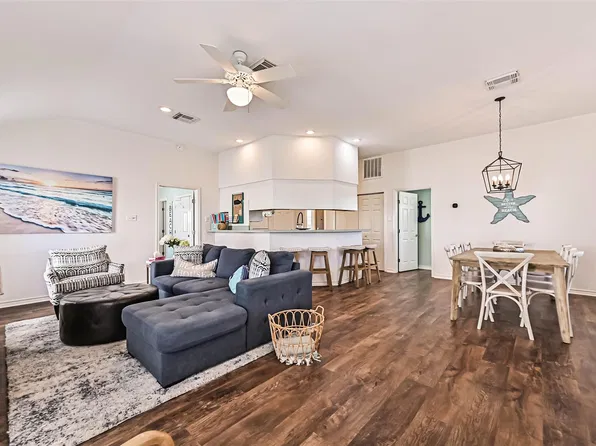 13811 Mutiny Ln, Galveston, TX 77554