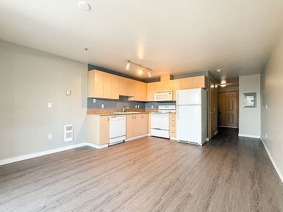 4th image of 5200 Roosevelt Way NE #11430970