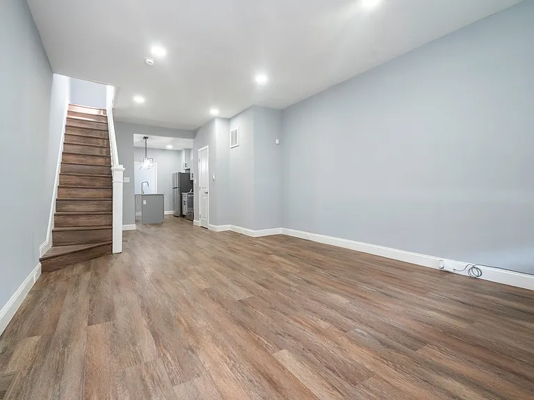 2728 Winchester St — Photo 7
