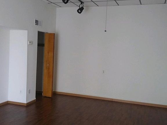 4th image of 2845 S Archer Ave Unit 3