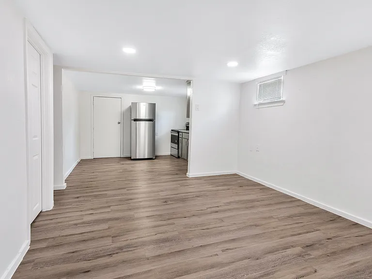 206 S Elm St — Photo 12