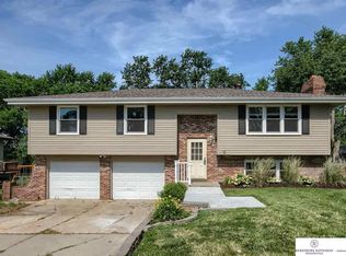 20268 Pinkney St, Elkhorn, NE 68022